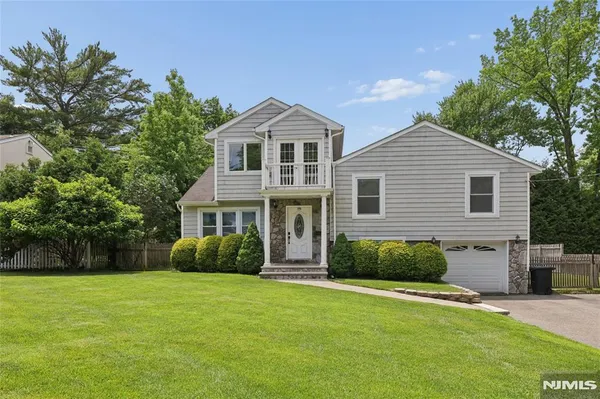 $1,078,000 | 194 East Madison Avenue, Cresskill, NJ 07626