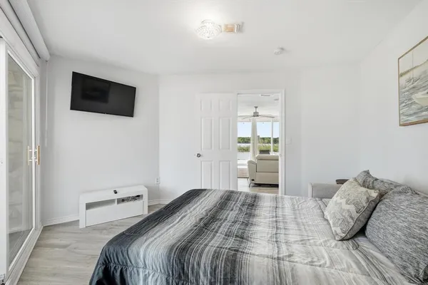 $2,850 | 732 Blue Fathom Drive, Runaway Bay, TX 76426