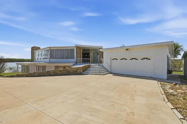 $2,850 | 732 Blue Fathom Drive, Runaway Bay, TX 76426