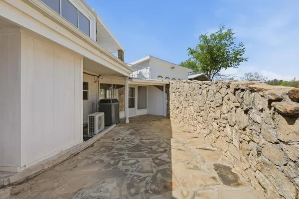 $2,850 | 732 Blue Fathom Drive, Runaway Bay, TX 76426