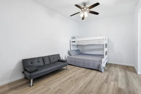 $2,850 | 732 Blue Fathom Drive, Runaway Bay, TX 76426