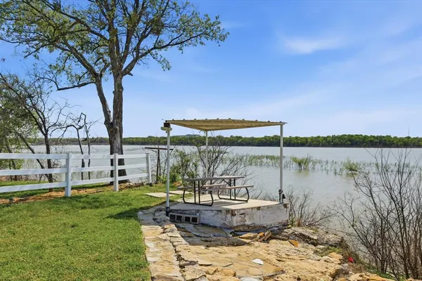 $2,850 | 732 Blue Fathom Drive, Runaway Bay, TX 76426