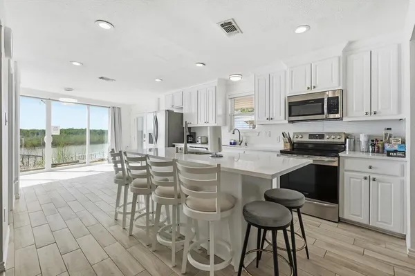 $2,850 | 732 Blue Fathom Drive, Runaway Bay, TX 76426