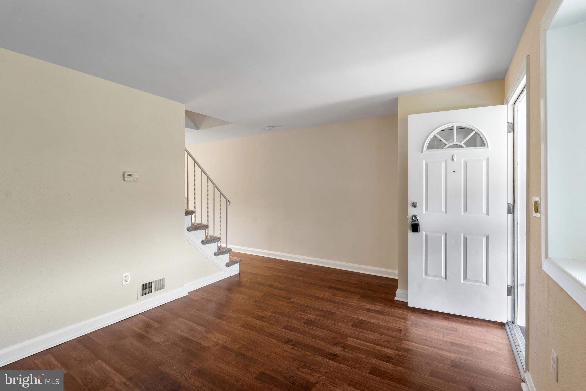 1928 Inverton Road Baltimore, MD 21222 - Photo 7 of 31 Living Room