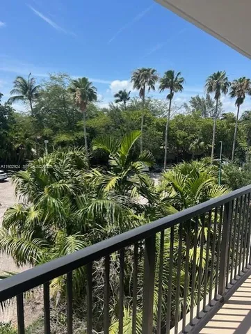 $3,800 | 55 Ocean Ln Drive, Unit 3034, Key Biscayne, FL 33149