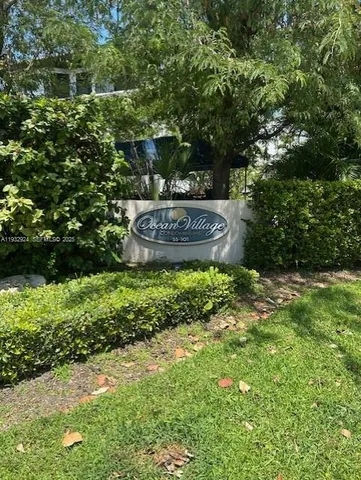 $3,800 | 55 Ocean Ln Drive, Unit 3034, Key Biscayne, FL 33149
