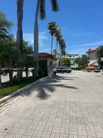 $3,800 | 55 Ocean Ln Drive, Unit 3034, Key Biscayne, FL 33149