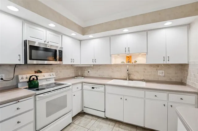 $355,000 | 5108 Brittany Drive South, Unit 805, St. Petersburg, FL 33715