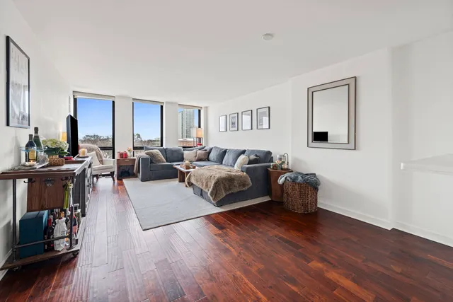 $300,000 | 1660 North LaSalle Drive, Unit 609, Chicago, IL 60614