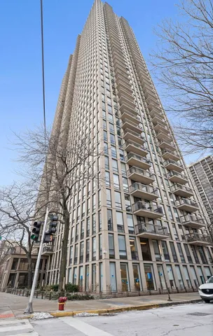 $300,000 | 1660 North LaSalle Drive, Unit 609, Chicago, IL 60614