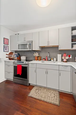 $300,000 | 1660 North LaSalle Drive, Unit 609, Chicago, IL 60614