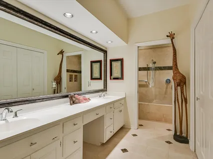 $595,000 | 5603 Oakwood Cove, Unit 212, Austin, TX 78731