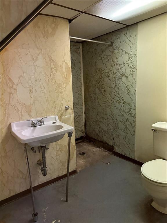 33 Union Avenue Pittsburgh, PA 15205 - Photo 24 of 32 a bathroom with a sink a toilet and shower