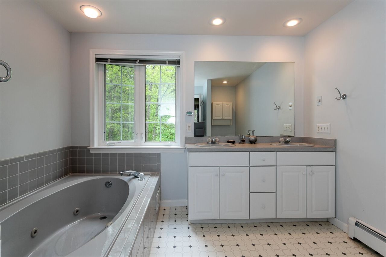 5 Coachman Road Windham, NH 03087 - Photo 19 of 23