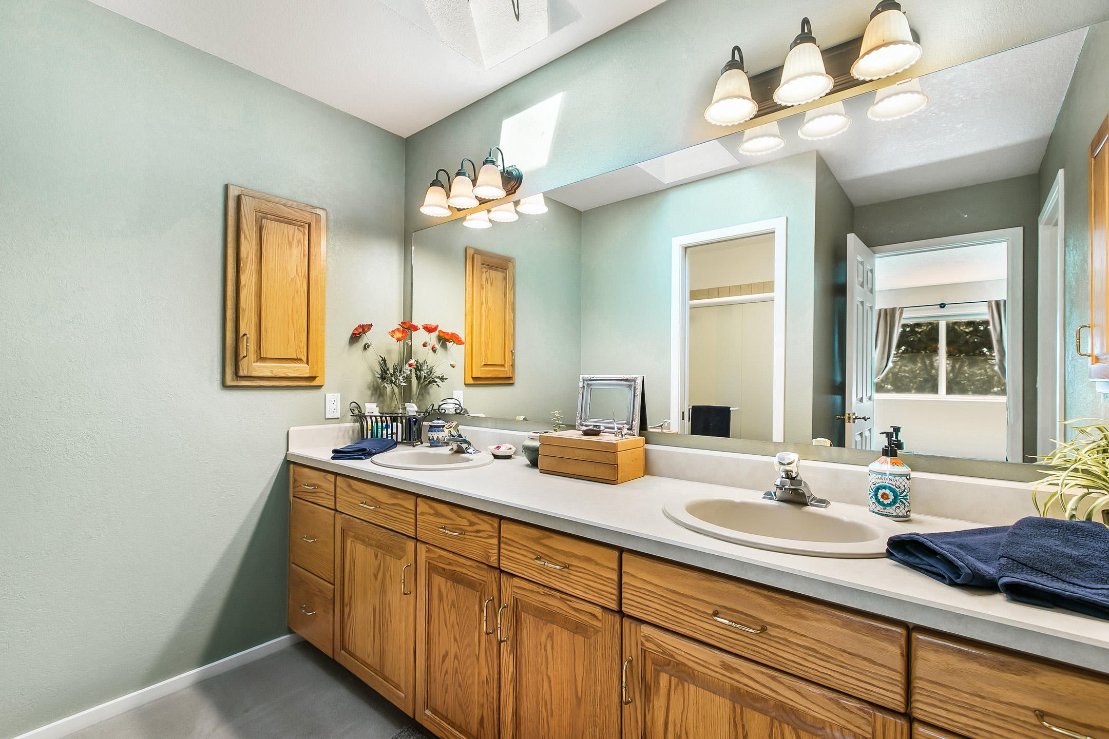 21585 Dale Road Bend, OR 97701 - Photo 13 of 28 Master Bathroom