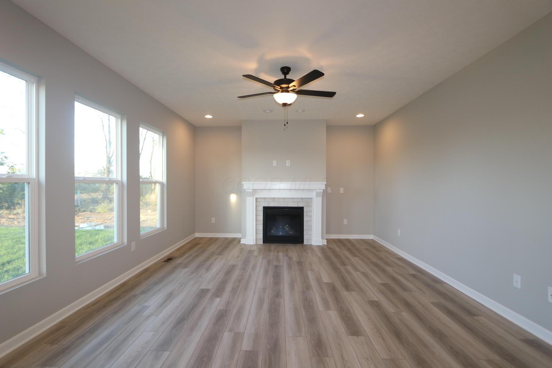 362 Cherry Hills Road Commercial Point, OH 43116 - Photo 8 of 25 Living Room