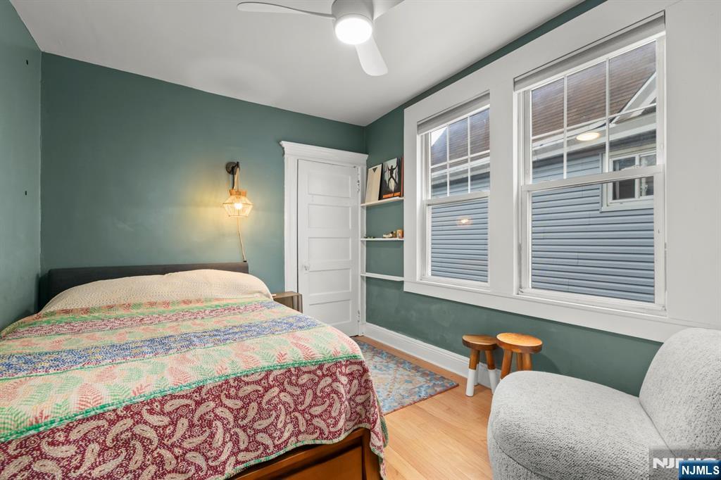 370 Undercliff Avenue Edgewater, NJ 07020 - Photo 25 of 35 a bedroom with a bed and a couch