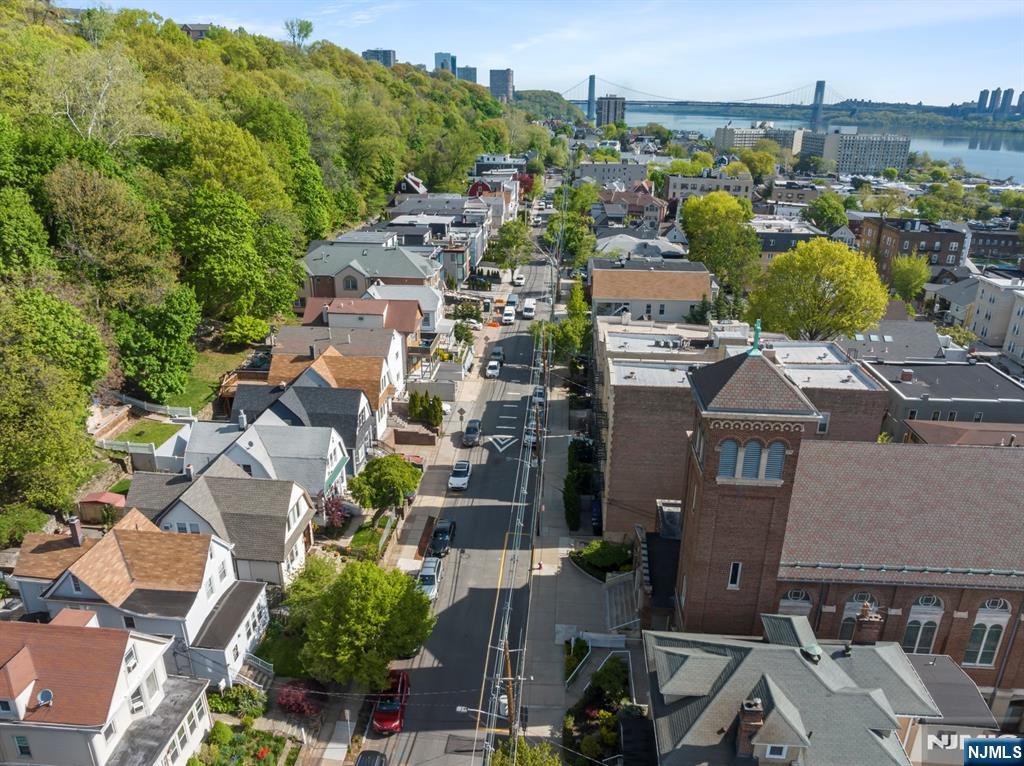 370 Undercliff Avenue Edgewater, NJ 07020 - Photo 5 of 35 an aerial view of a city