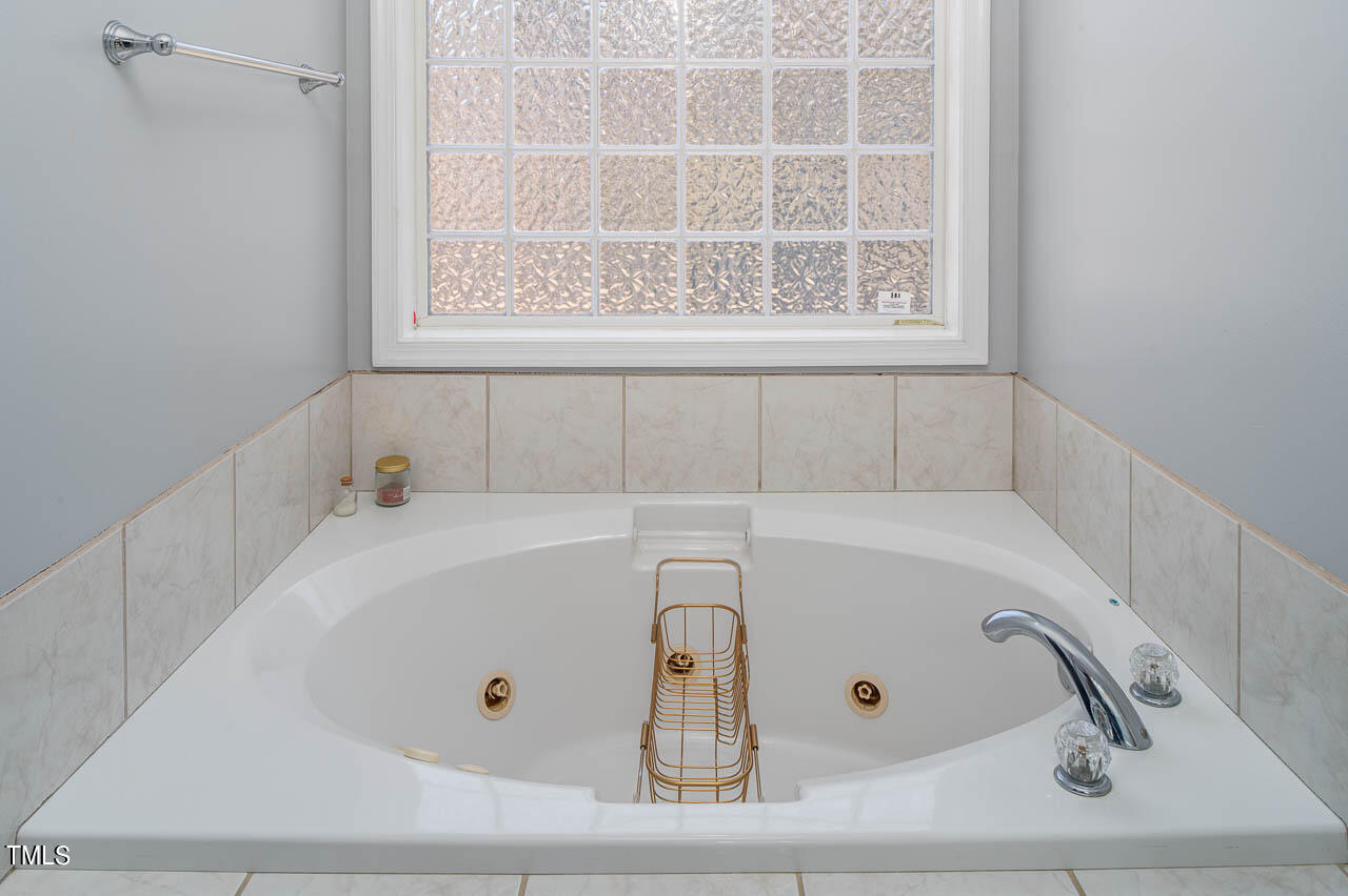 4552 Springbrook Drive Burlington, NC 27215 - Photo 30 of 57 a bathroom with bathtub and window