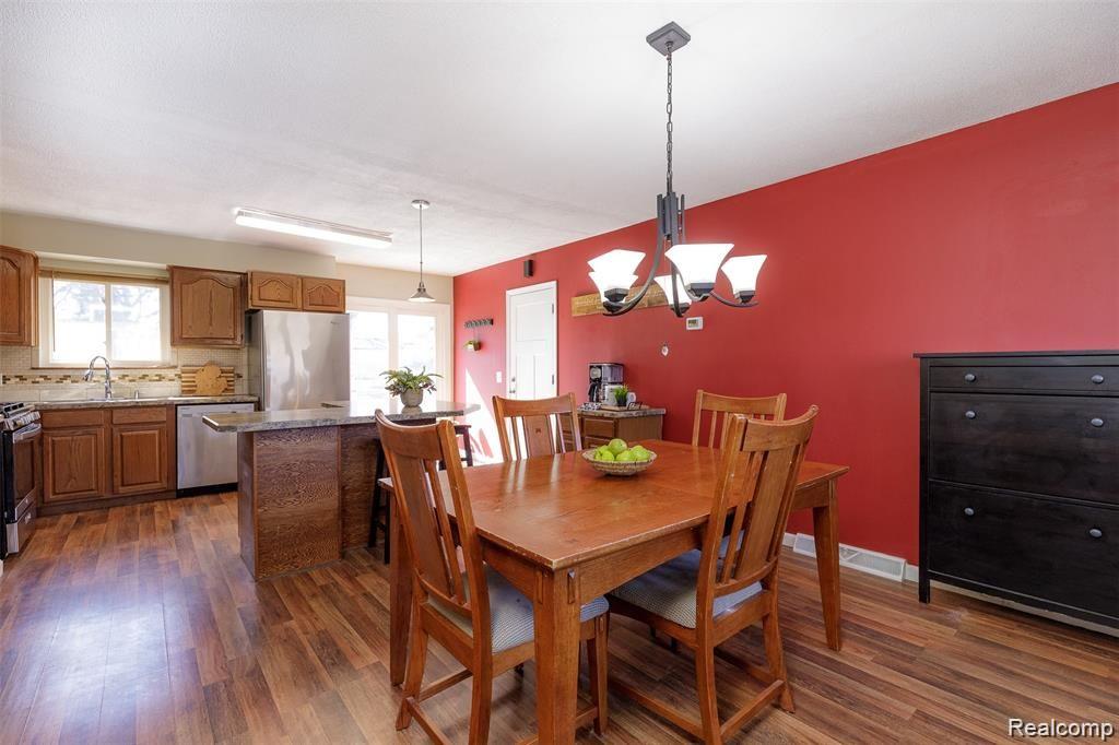 5433 Farm Road Waterford, MI 48327 - Photo 12 of 30 2022.03