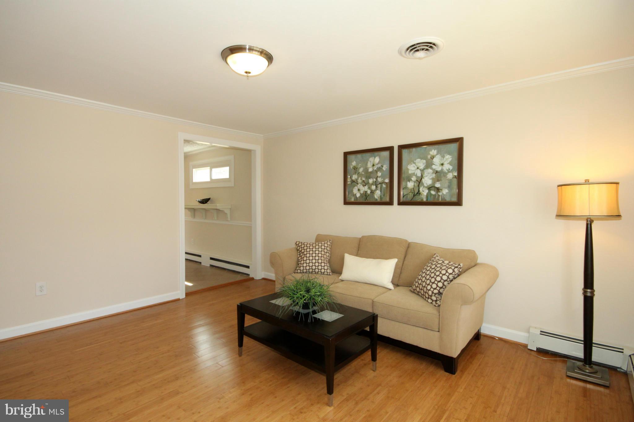 4307 Granby Road Woodbridge, VA 22193 - Photo 4 of 30 Living Room