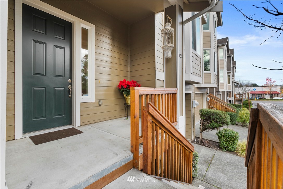 4024 Northeast 4th Place Renton, WA 98056 - Photo 3 of 29