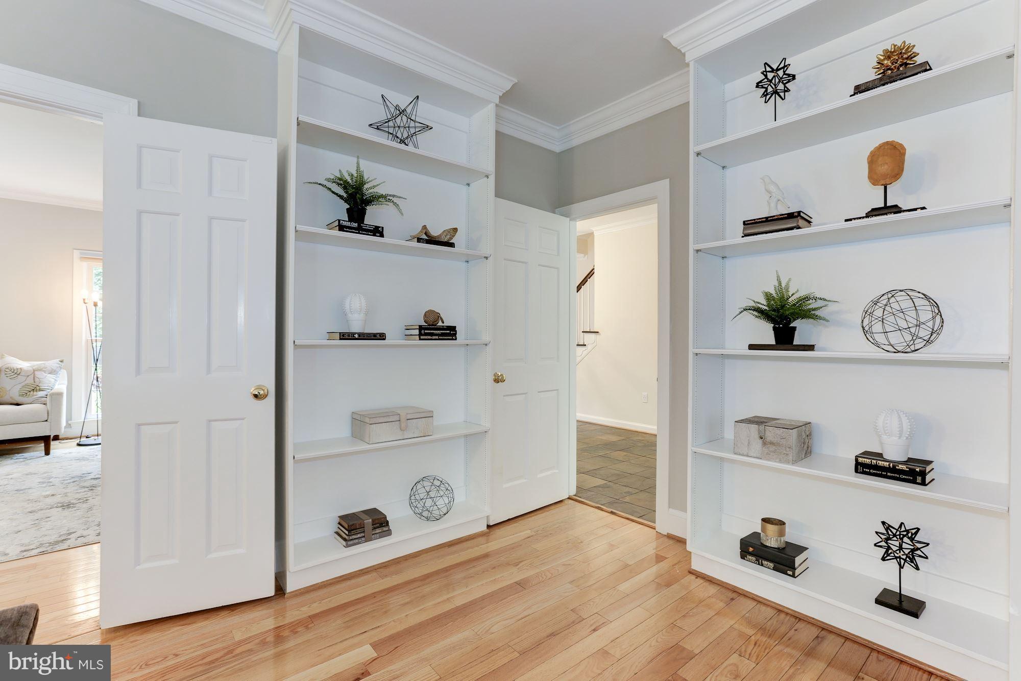 1008 Union Church Road McLean, VA 22102 - Photo 9 of 30 Family Room with Built Ins