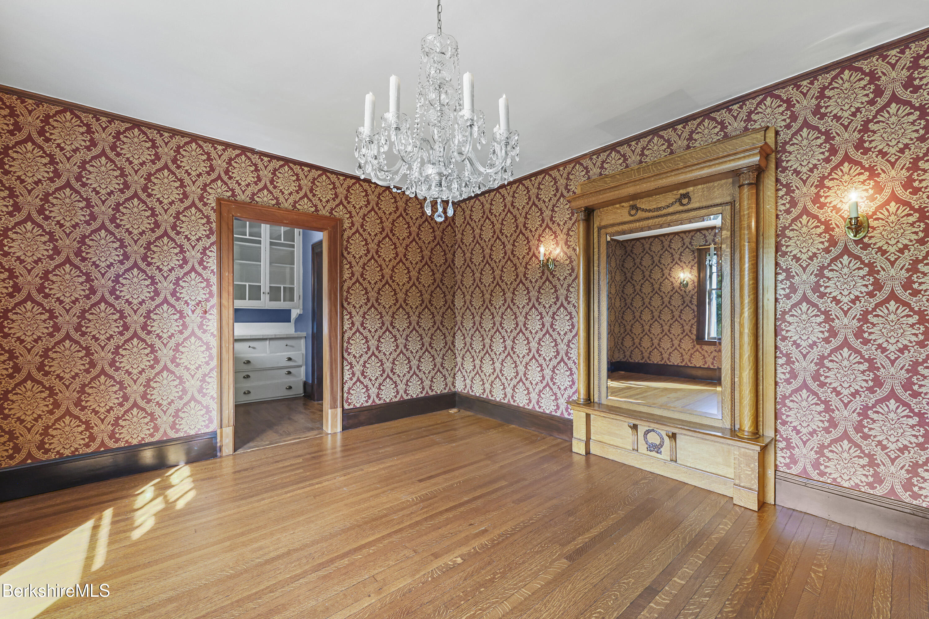 5 Crofut Street Pittsfield, MA 01201 - Photo 10 of 61 Dining