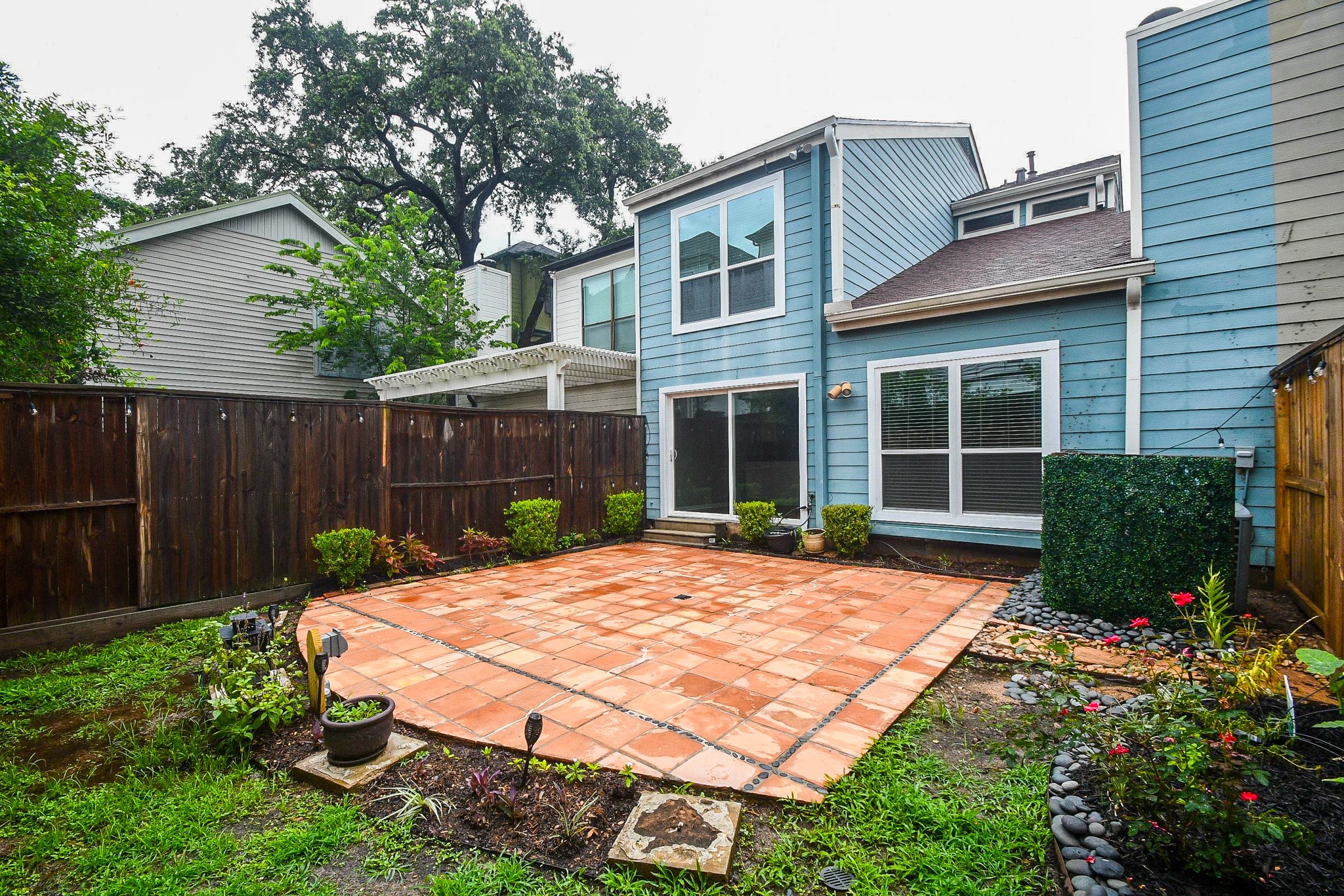 239 Malone Street, Unit B Houston, TX 77007 - Photo 32 of 35 Backyard has patio space and yard space