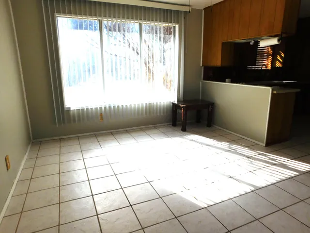 a view of empty room with window