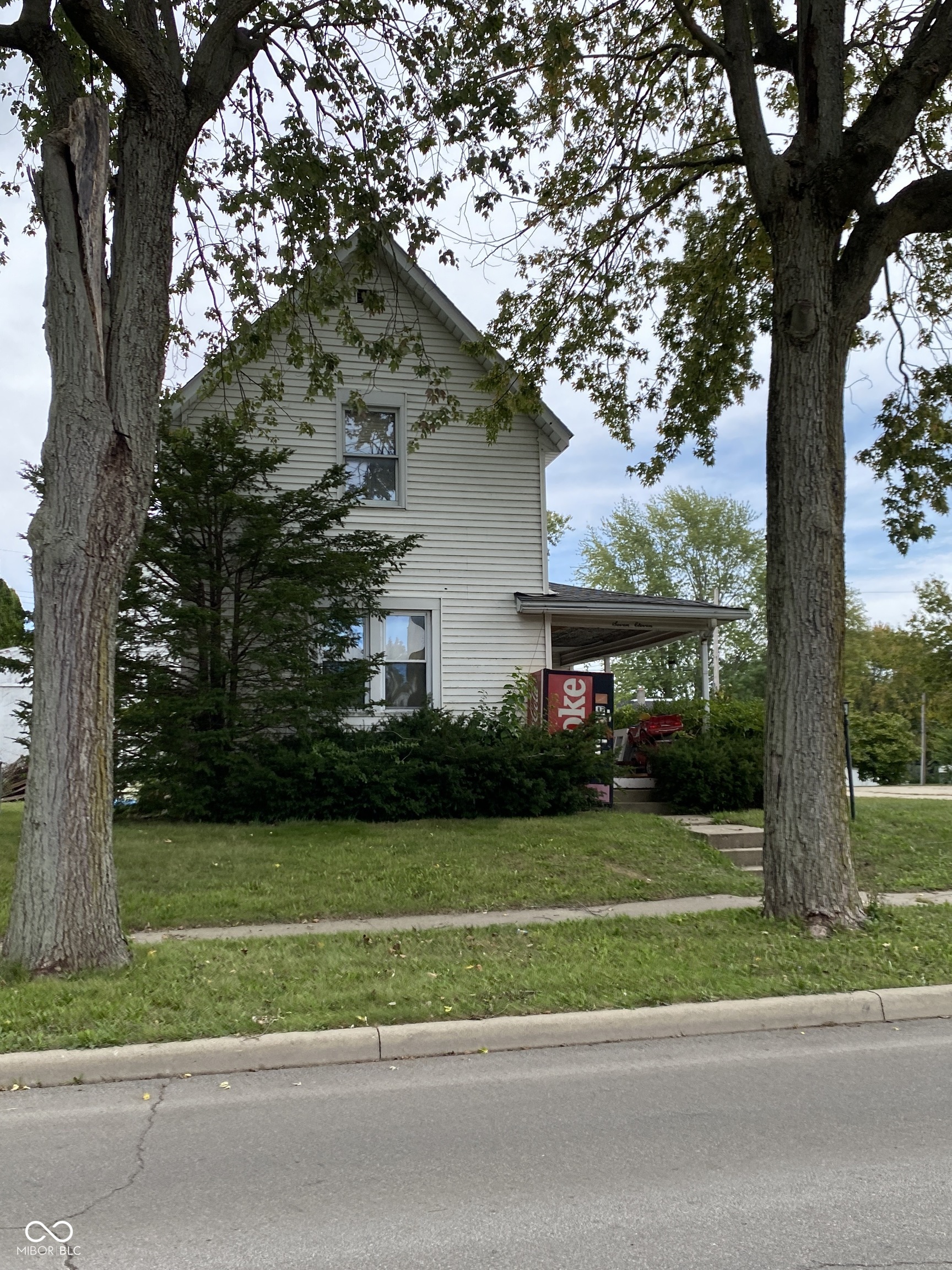711 South Harrison Street Alexandria, IN 46001 - Photo 2 of 3