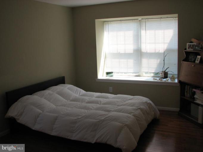 14901 Rydell Road, Unit 302 Centreville, VA 20121 - Photo 4 of 13 Master Bedroom