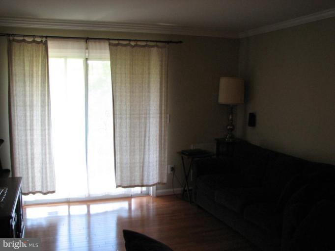 14901 Rydell Road, Unit 302 Centreville, VA 20121 - Photo 6 of 13 Living Room