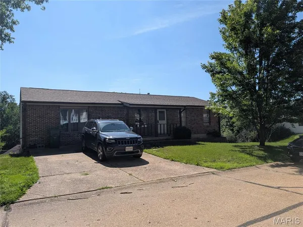 $220,000 | 2552 Somerville Drive, High Ridge, MO 63049