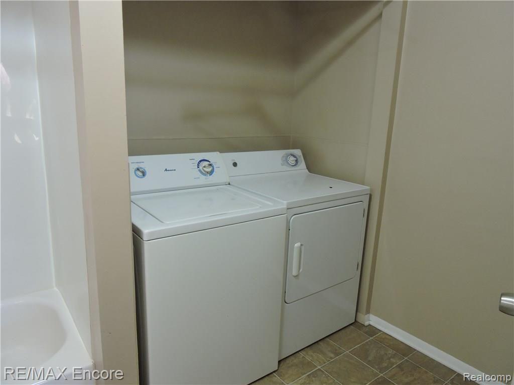 3671 Minton Road Lake Orion, MI 48359 - Photo 14 of 17 laundry.JPG