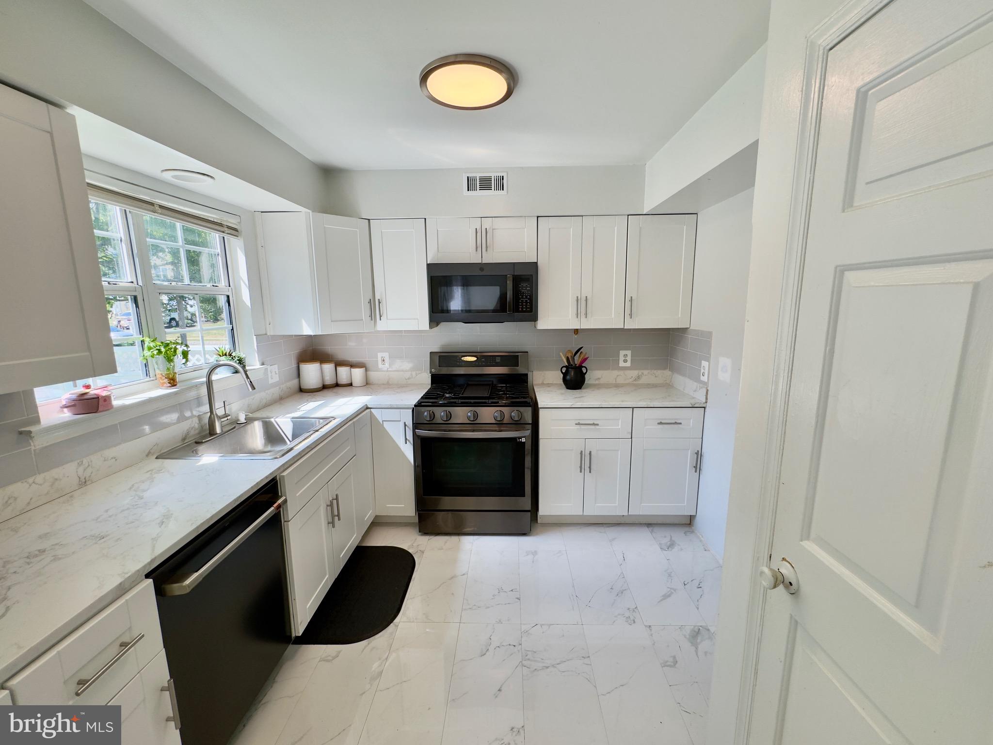 16 Bailly Drive Burlington, NJ 08016 - Photo 7 of 29