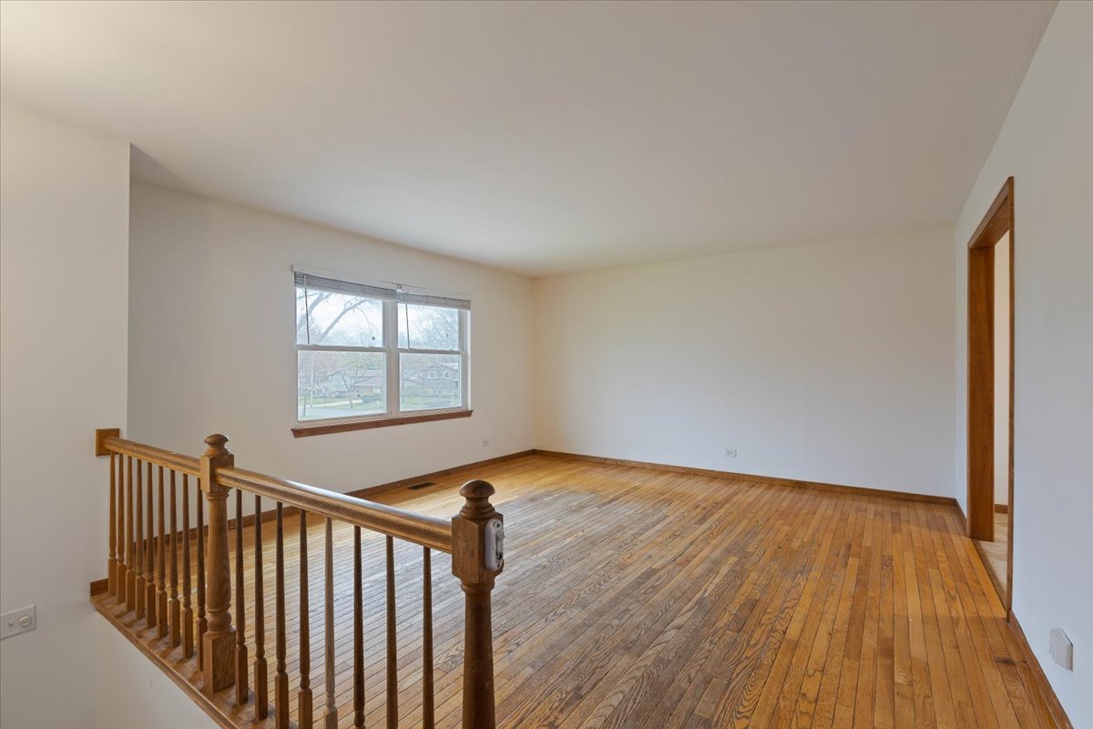6860 Valley View Road Hanover Park, IL 60133 - Photo 3 of 32 Gallery Image 3