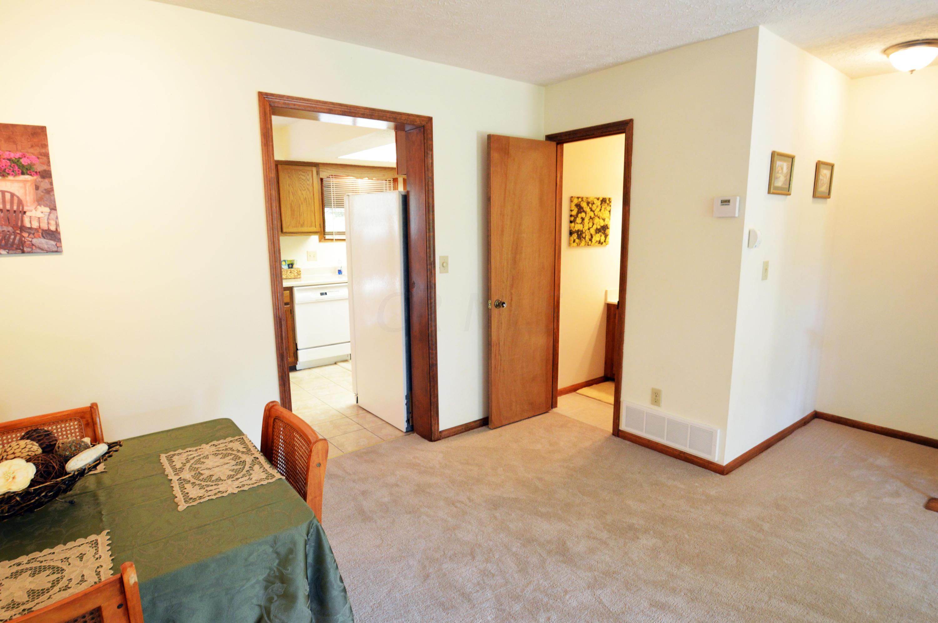 5251 Ruthton Road, Unit 63 Columbus, OH 43220 - Photo 5 of 43 Gallery Image 5