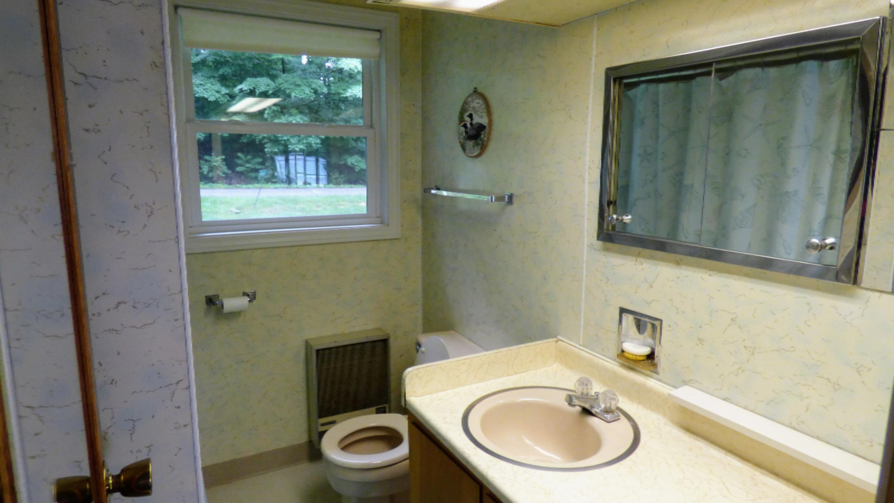 60121 East Oak Street Decatur, MI 49045 - Photo 5 of 7 Main Bath