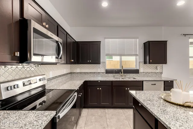 $395,000 | 5267 East Diatomite Drive, San Tan Valley, AZ 85143