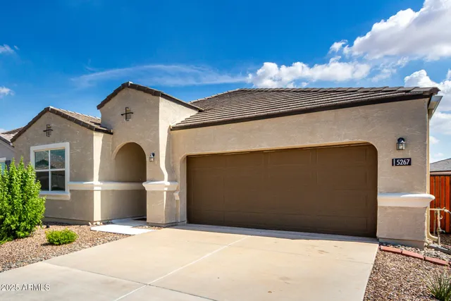 $395,000 | 5267 East Diatomite Drive, San Tan Valley, AZ 85143