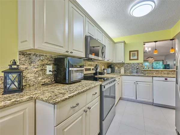 $2,500 | 10143 Mangrove Drive, Unit 303, Boynton Beach, FL 33437