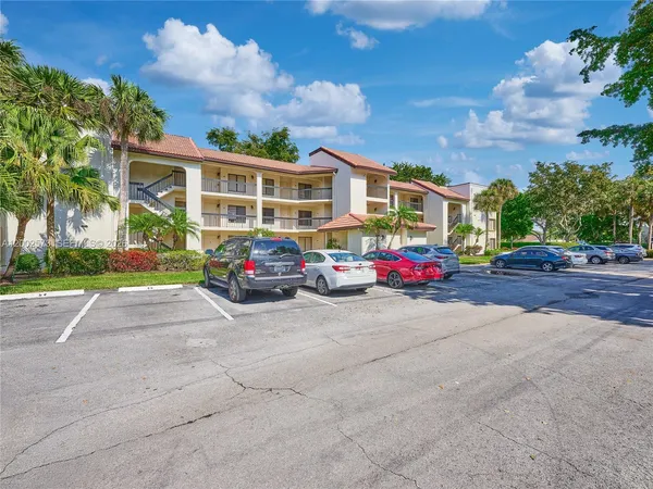 $2,500 | 10143 Mangrove Drive, Unit 303, Boynton Beach, FL 33437