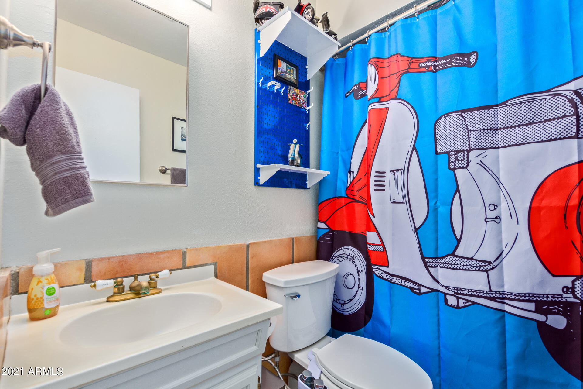 3736 West Charter Oak Road Phoenix, AZ 85029 - Photo 25 of 40 2ND BATHROOM