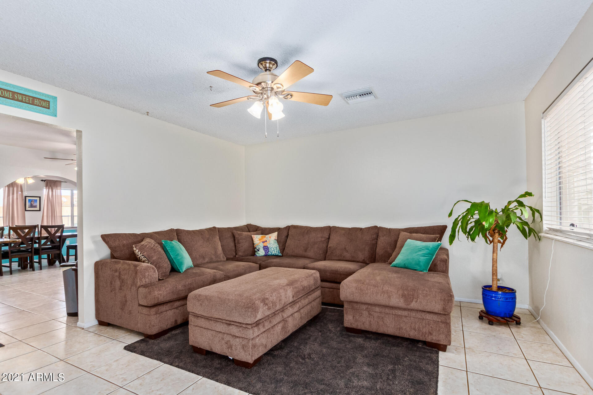 3736 West Charter Oak Road Phoenix, AZ 85029 - Photo 4 of 40 LIVING ROOM