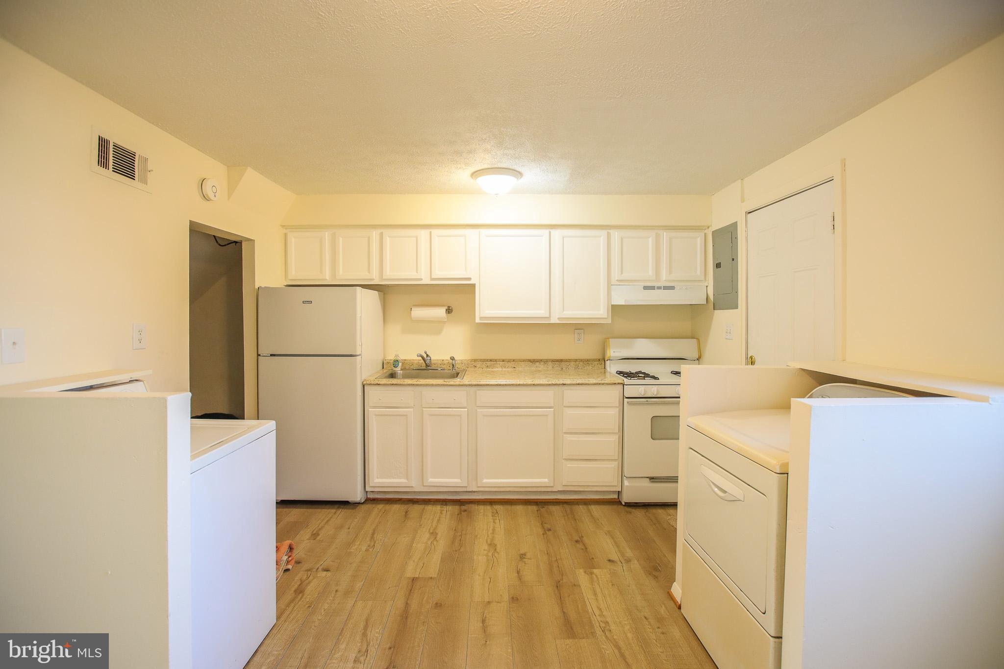 2127 Jasmine Road Dundalk, MD 21222 - Photo 3 of 22