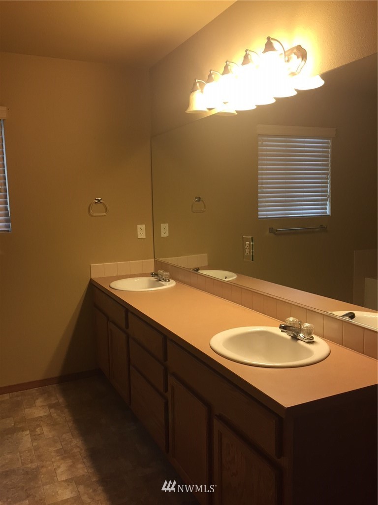 628 Rivenhurst Street Bremerton, WA 98310 - Photo 17 of 18 Gallery Image 17