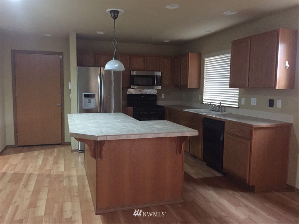 628 Rivenhurst Street Bremerton, WA 98310 - Photo 8 of 18 Gallery Image 8
