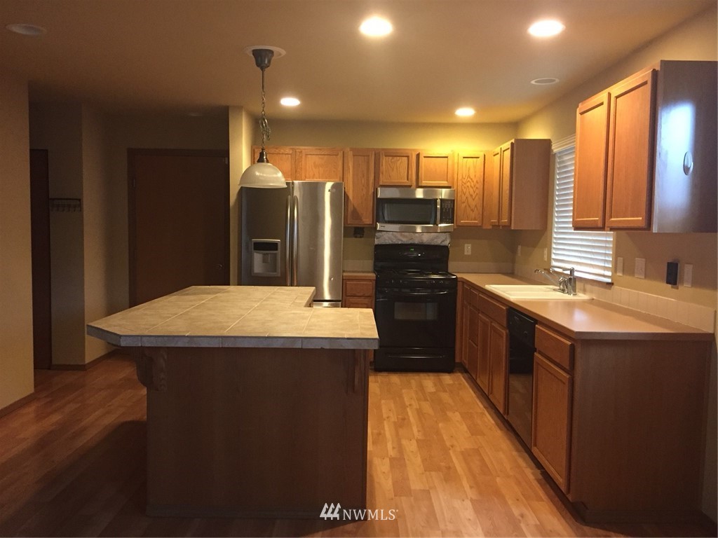 628 Rivenhurst Street Bremerton, WA 98310 - Photo 9 of 18 Gallery Image 9