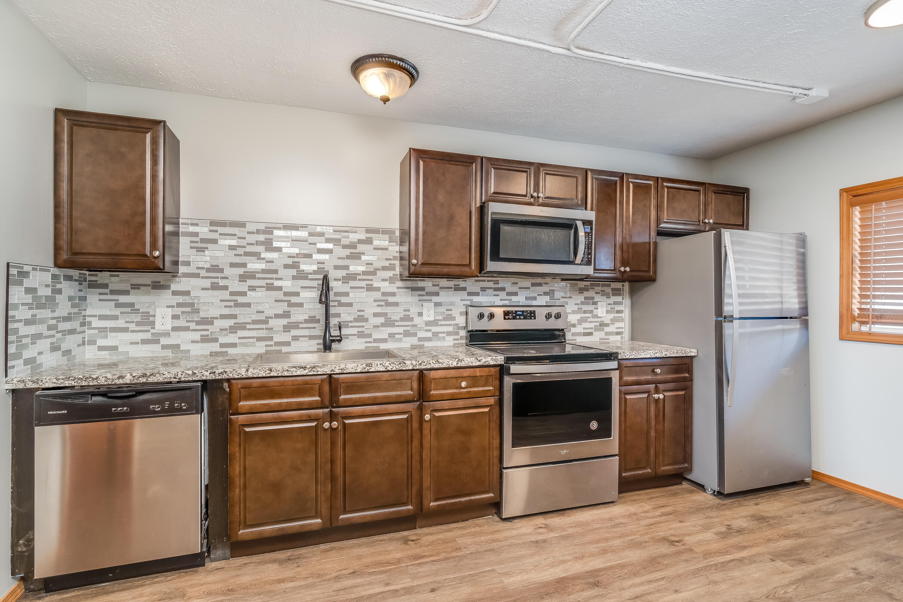433 West Grand Street, Unit B Springfield, MO 65807 - Photo 5 of 14 433 W Grand St-45